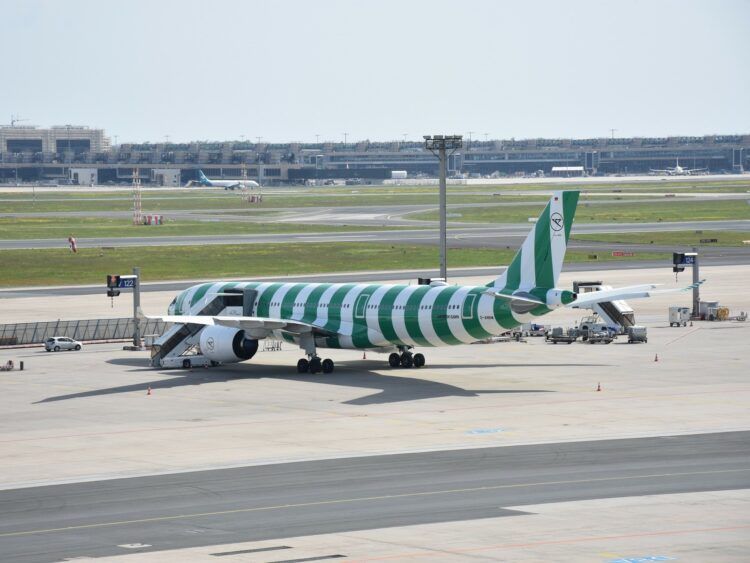 Condor Flugzeug Airbus A330neo Frankfurt