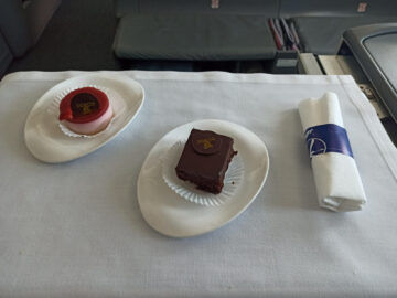 Lot Polish Airlines Business Class Boeing 787 8 Essen Abendessen Nachspeise