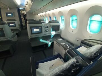 Lot Polish Airlines Business Class Boeing 787 8 Kabine 1