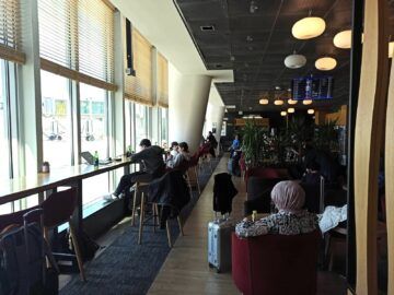 Lot Polish Airlines Business Class Lounge Mazurek Warschau Blick Von Hinten