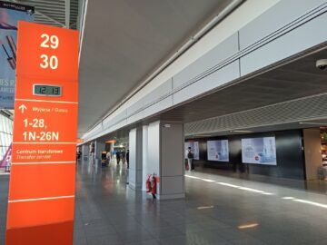 Lot Polish Airlines Business Class Lounge Mazurek Warschau Hinweis Gates