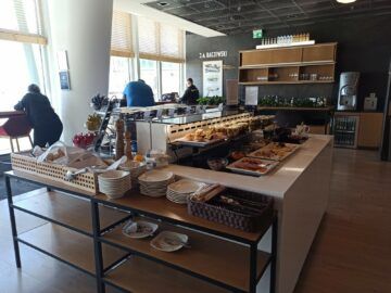 Lot Polish Airlines Business Class Lounge Mazurek Warschau Kaltes Buffet