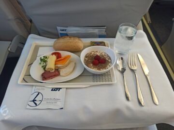 Lot Polish Airlines Embraer E190 Business Class Essen