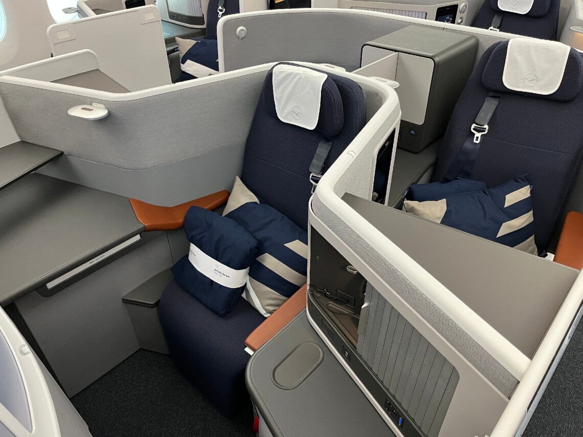 Lufthansa Airbus A350 Allegris Business Class Extra Space Sitz