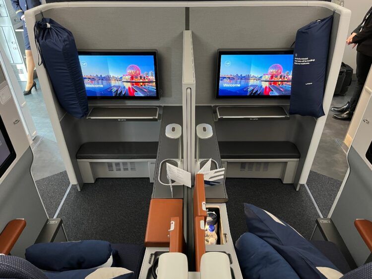 Lufthansa Airbus A350 Allegris Business Class Sitz 12