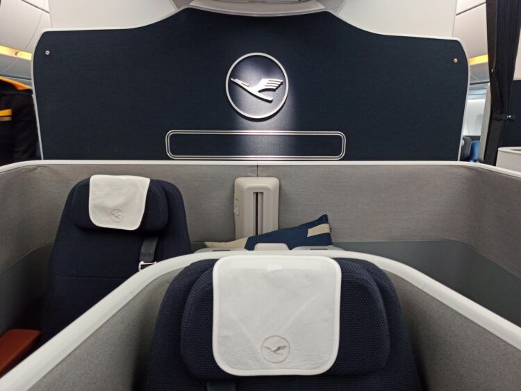 Lufthansa Airbus A350 Allegris Business Class Sitz 14