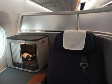 Lufthansa Airbus A350 Allegris Business Class Suite Sitz Kopfteil
