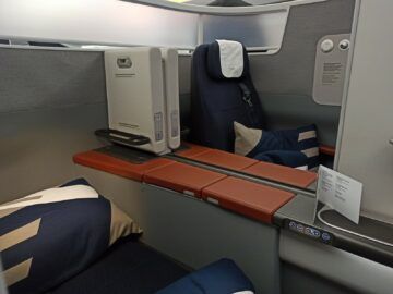Lufthansa Airbus A350 Allegris Business Class Suite16