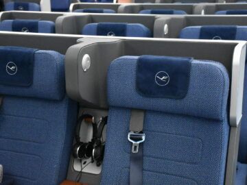 Lufthansa Airbus A350 Allegris Premium Economy Sitz Kopfstuetze