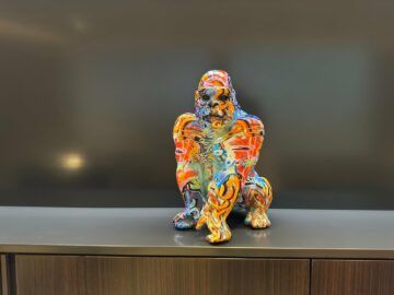 Qatar Airways Al Mourjan Business Lounge The Garden Affe Skulptur