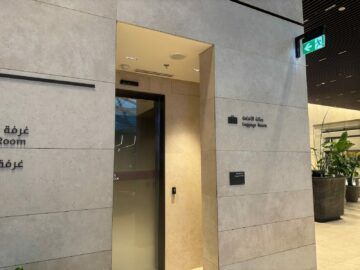 Qatar Airways Al Mourjan Business Lounge The Garden Koffer Storage