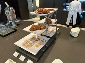 Qatar Airways Al Mourjan Business Lounge The Garden Kuchen