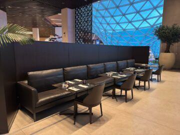 Qatar Airways Al Mourjan Business Lounge The Garden Restaurant Bereich1
