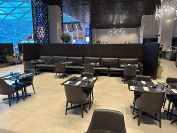 Qatar Airways Al Mourjan Business Lounge The Garden Restaurant Bereich2