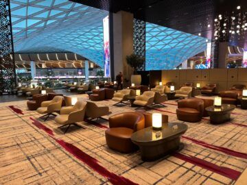 Qatar Airways Al Mourjan Business Lounge The Garden Sitzmoeglichkeiten Rechts