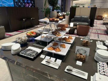 Qatar Airways Al Mourjan Business Lounge The Garden Snacks Links
