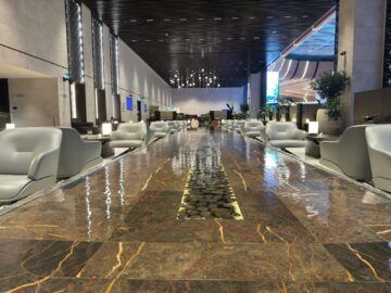 Qatar Airways Al Mourjan Business Lounge The Garden Wasserspiegelung