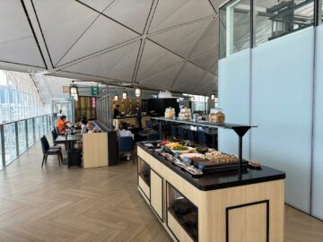 Chase Sapphire Lounge Hong Kong Blick Buffett Bereich