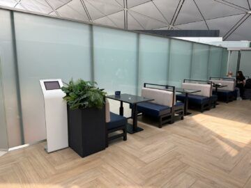 Chase Sapphire Lounge Hong Kong Tische Nach Empfang Links