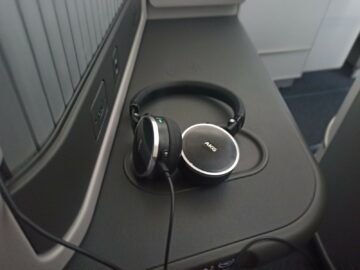 Lufthansa Allegris Business Class Airbus A350 Entertainmet Kopfhörer