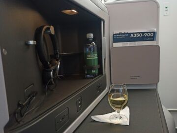 Lufthansa Allegris Business Class Airbus A350 Sitz Staufach