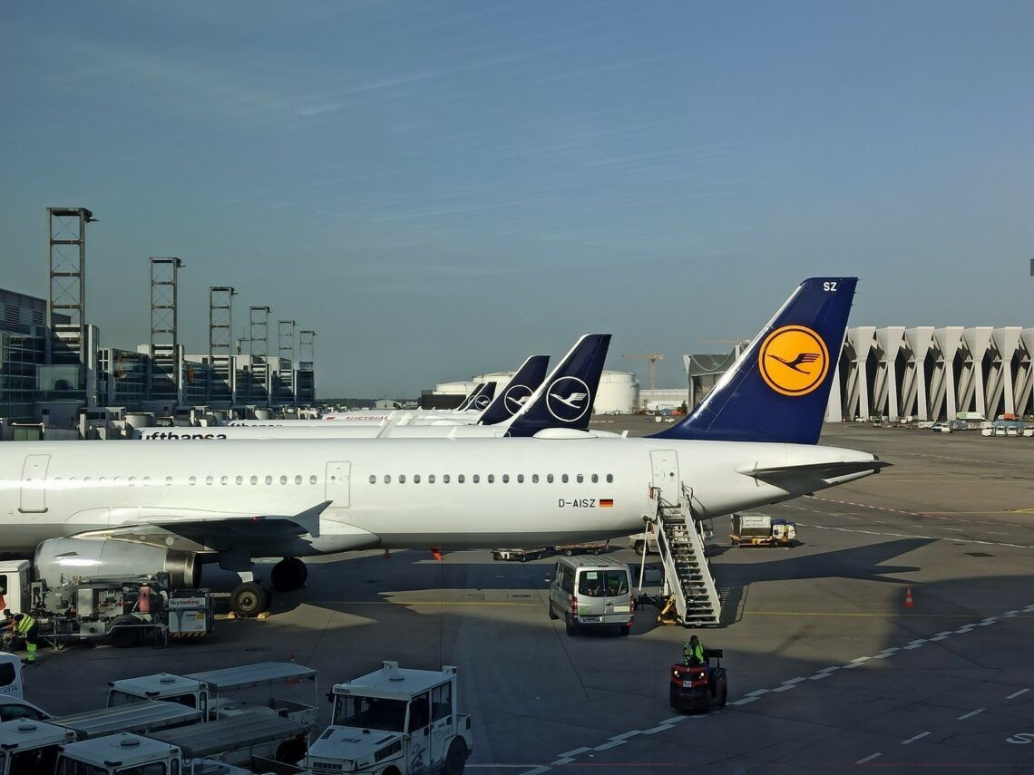 Lufthansa Flugzeuge Leitwerke Frankfurt
