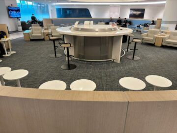 Korean Air Business Class Lounge East Seoul Incheon Hochtische
