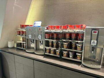 Korean Air Prestige Class Lounge West Seoul Incheon Nudelsuppe