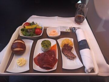 Condor Airbus A330neo Business Class Essen Mittagessen Vorspeise