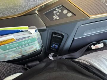 Korean Airlines Business Class Airbus A321neo Controller