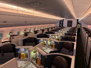 Etihad Airways Business Class Airbus A350 1000 Blick In Die Kabine 2