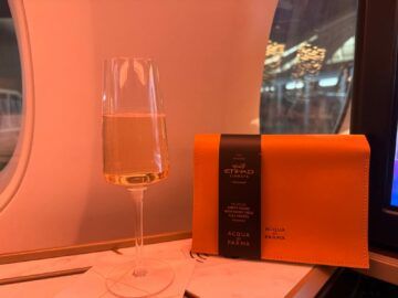 Etihad Airways Business Class Airbus A350 1000 Champagner
