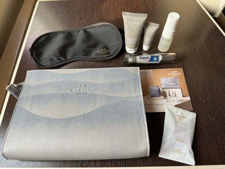Etihad Airways Business Class Boeing 787 Amenity Kit Ausgepackt