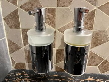 Etihad First Class Lounge Abu Dhabi Terminal A Duschkabine Shampoo 1