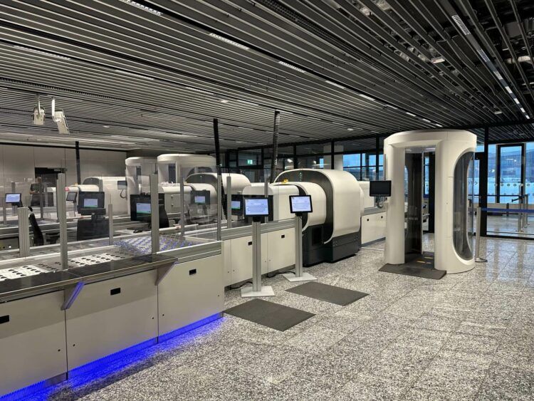 Flughafen Frankfurt Sicherheitskontrollen Ct Scanner Bereich B