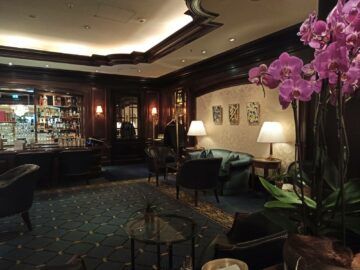 Steigenberger Icon Frankfurter Hof Autorenbar Sessel Blume