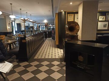 Steigenberger Icon Frankfurter Hof Oskars Eingang