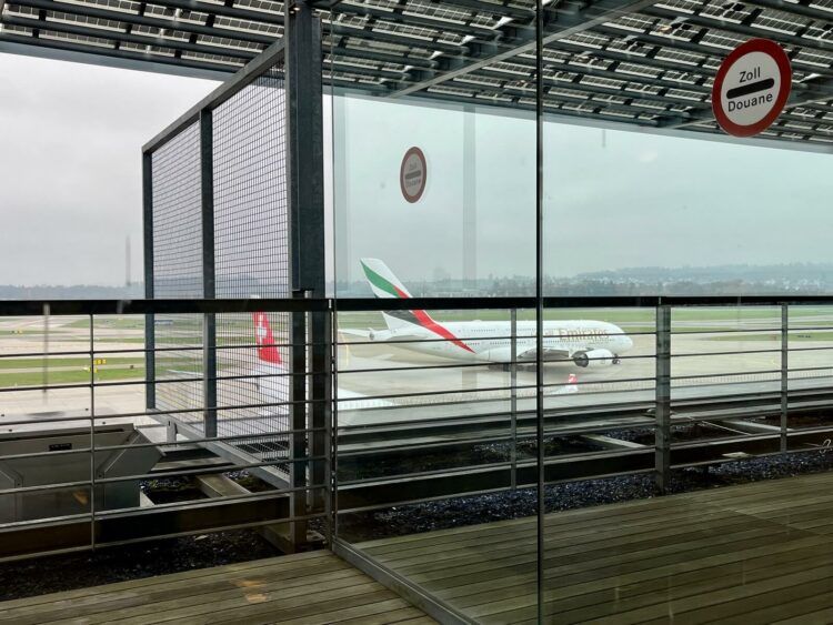 Emirates Airbus A380 Flugzeug Zuerich 2