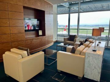 Emirates Lounge Zuerich Fernseher