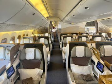 Emirates Boeing 777 300er Business Class Kabine 1