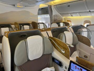 Emirates Boeing 777 300er Business Class Kabine 2