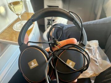 Emirates Boeing 777 300er Business Class Kopfhoerer