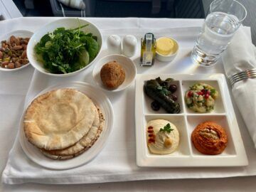 Emirates Boeing 777 300er Business Class Mezze