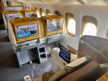 Emirates Boeing 777 300er Business Class Sitze Seite 1