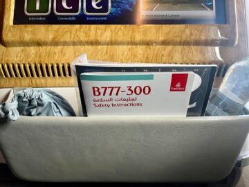 Emirates Boeing 777 300er Business Class Staufach Monitor