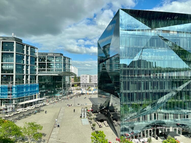 Steigenberger Hotel Am Kanzleramt Ausblick Hauptbahnhof