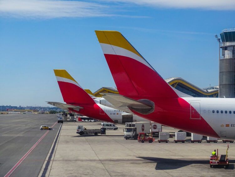 Iberia Airbus A340 Heckflosse Madrid Flughafen Unsplash