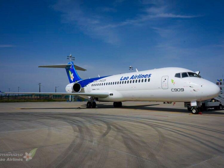 Lao Airlines Flugzeug Comac C909 Seite Copyright