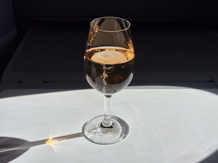 Lufthansa Allegris Business Class Airbus A350 Champagner