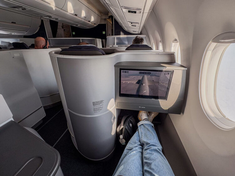 Lufthansa Allegris Business Class Airbus A350 Entertainment Kamera Flug